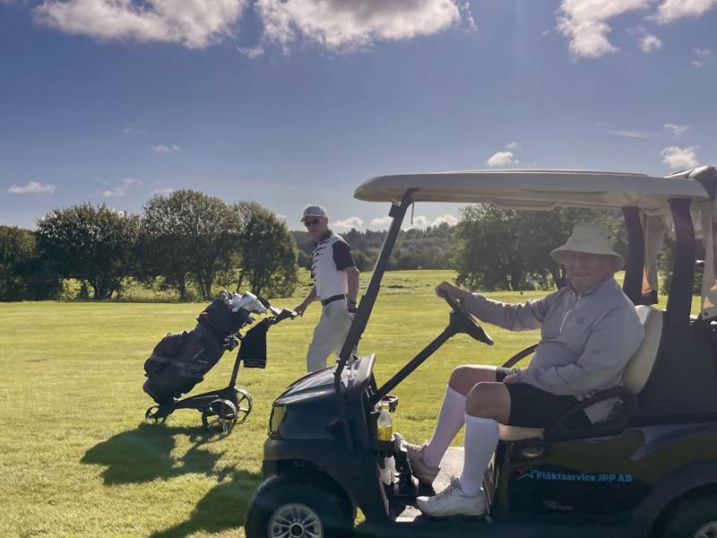 Nu rullar snart golfbilarna ute på banan!